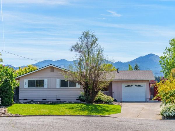 118 N 4th Street, Talent, OR 97540