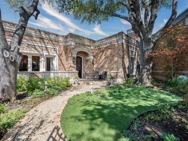 31 Stonecourt Drive, Dallas, TX 75225