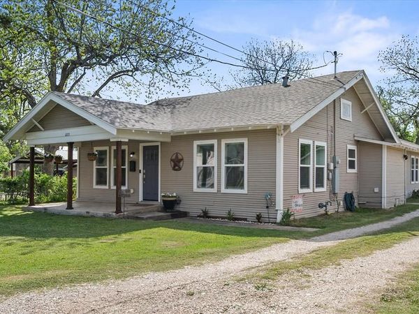 2215 W Park Row Boulevard , Corsicana, TX 75110