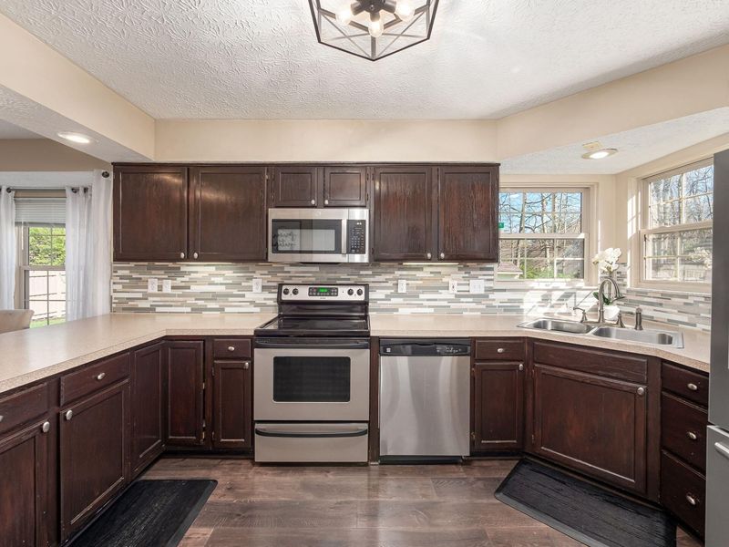 3710 Newell Drive, Columbus, OH 43228 Photo 11