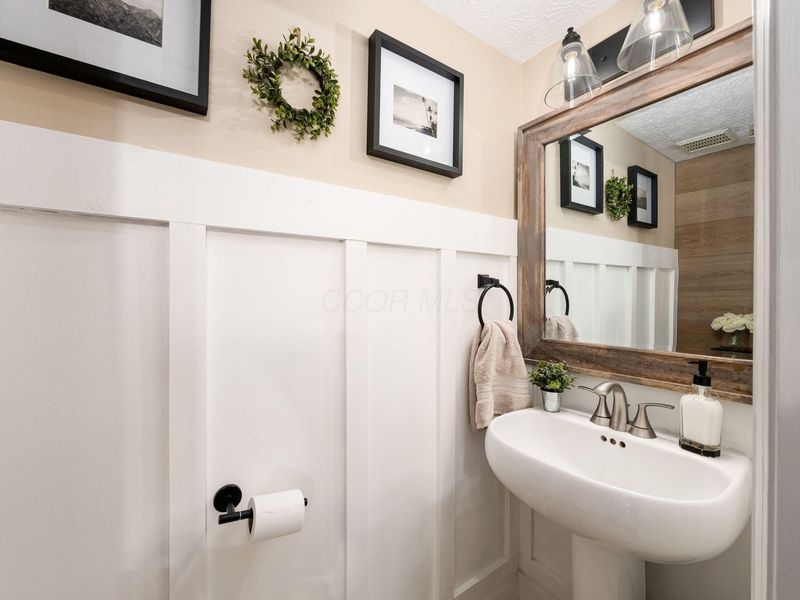 3710 Newell Drive, Columbus, OH 43228 Photo 13