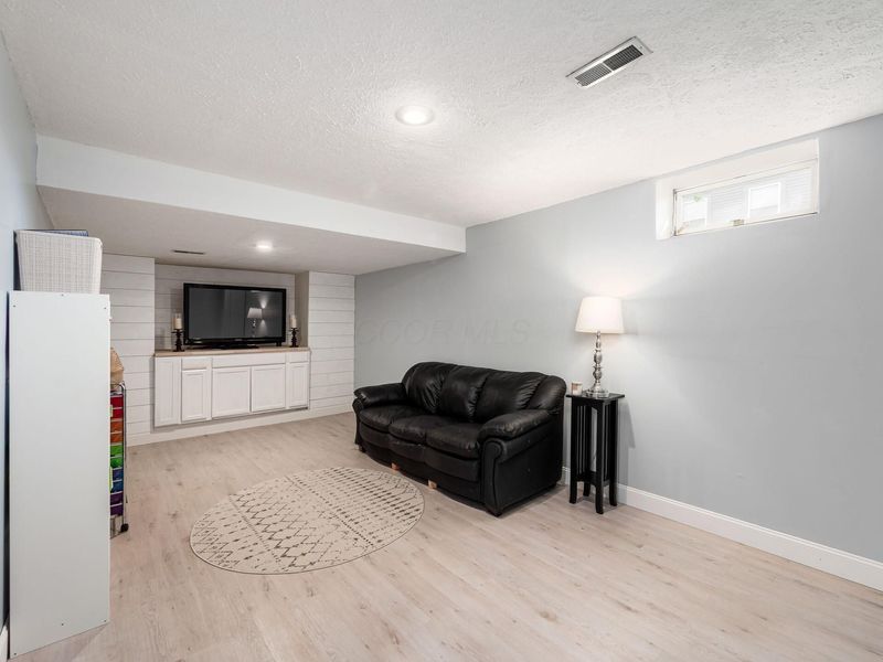 3710 Newell Drive, Columbus, OH 43228 Photo 18