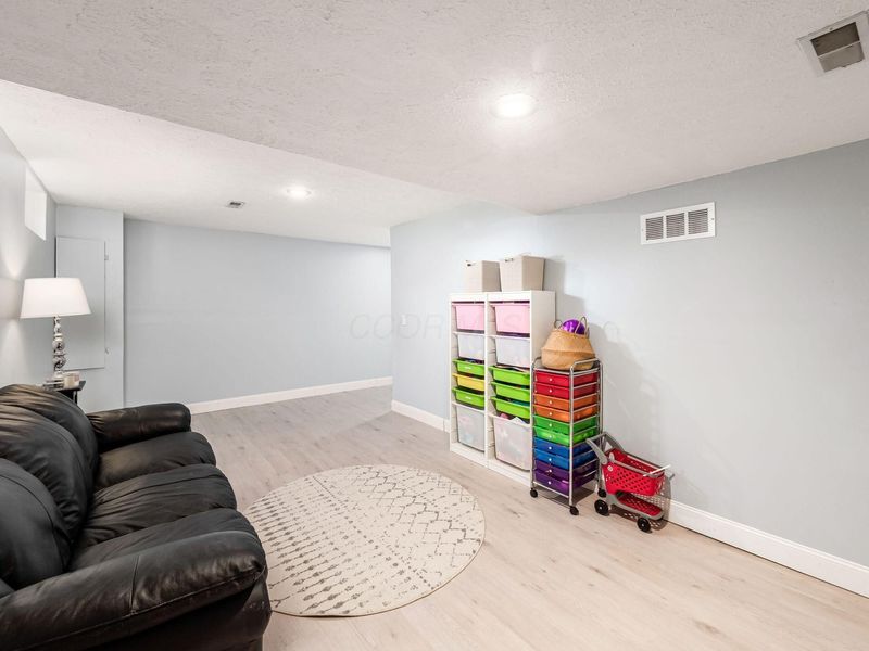 3710 Newell Drive, Columbus, OH 43228 Photo 19