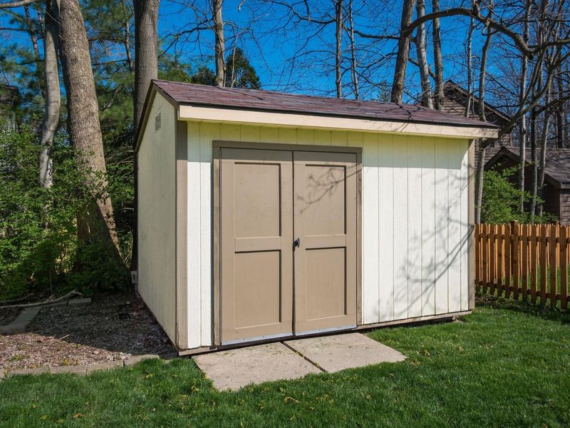 3710 Newell Drive, Columbus, OH 43228 Photo 32