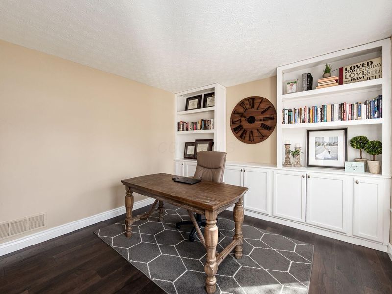 3710 Newell Drive, Columbus, OH 43228 Photo 5