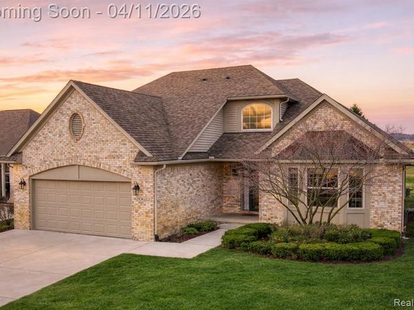 20622 Golf Ridge Circle, Livonia, MI 48152