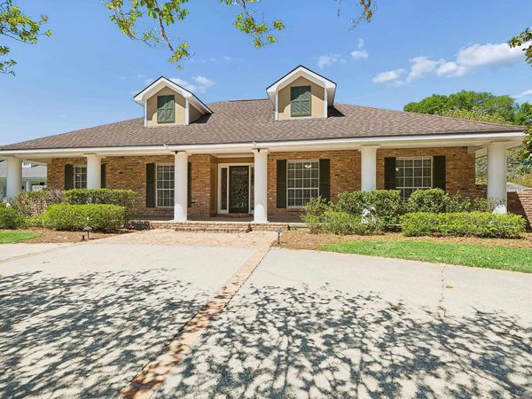 12103 Lake Sherwood Ave N, Baton Rouge, LA 70816