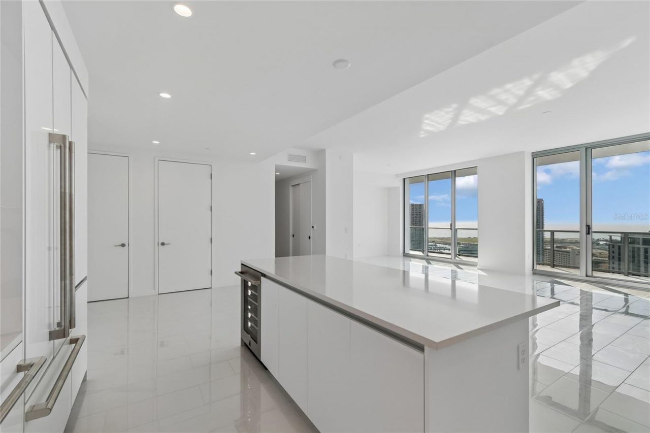 400 Central Avenue, Unit 2505, Saint Petersburg, FL 33701 Photo