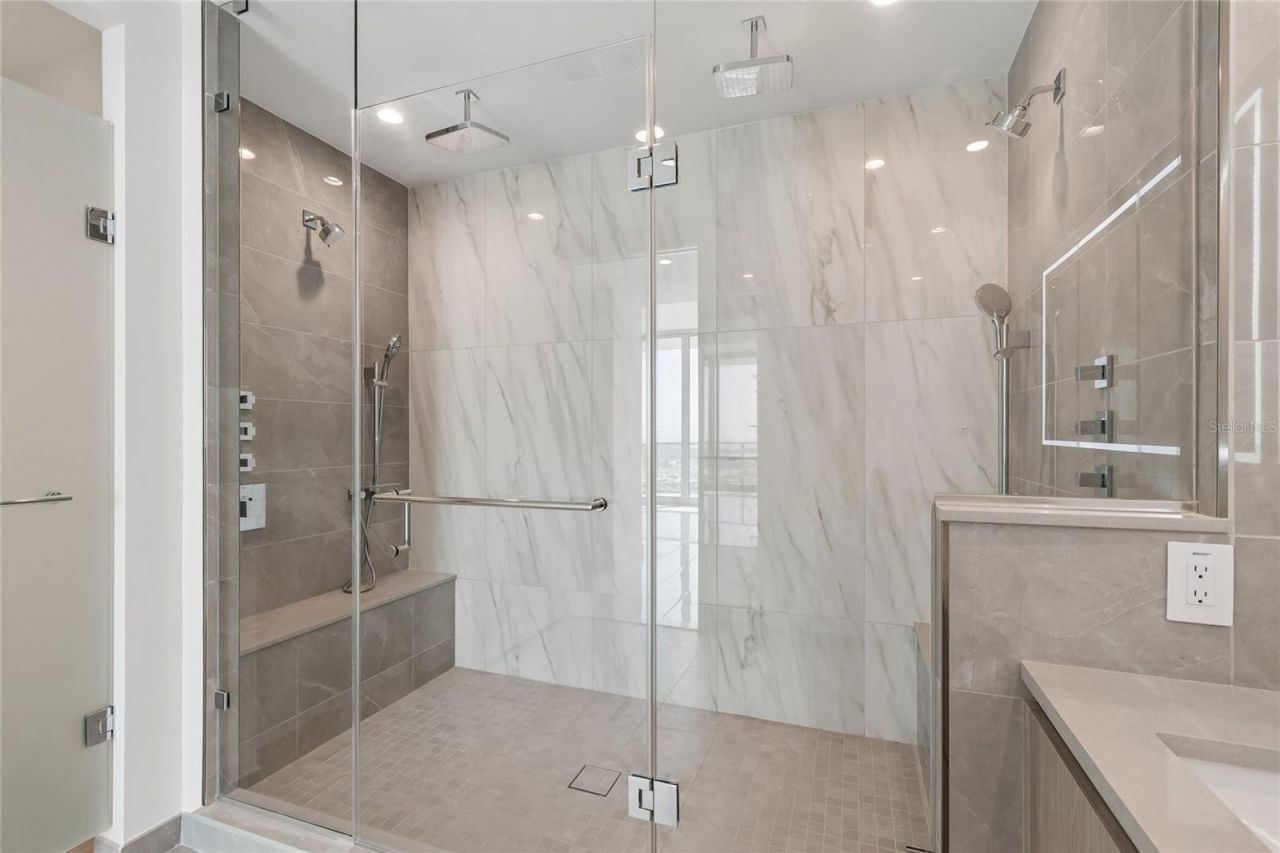 400 Central Avenue, Unit 2505, Saint Petersburg, FL 33701 Photo