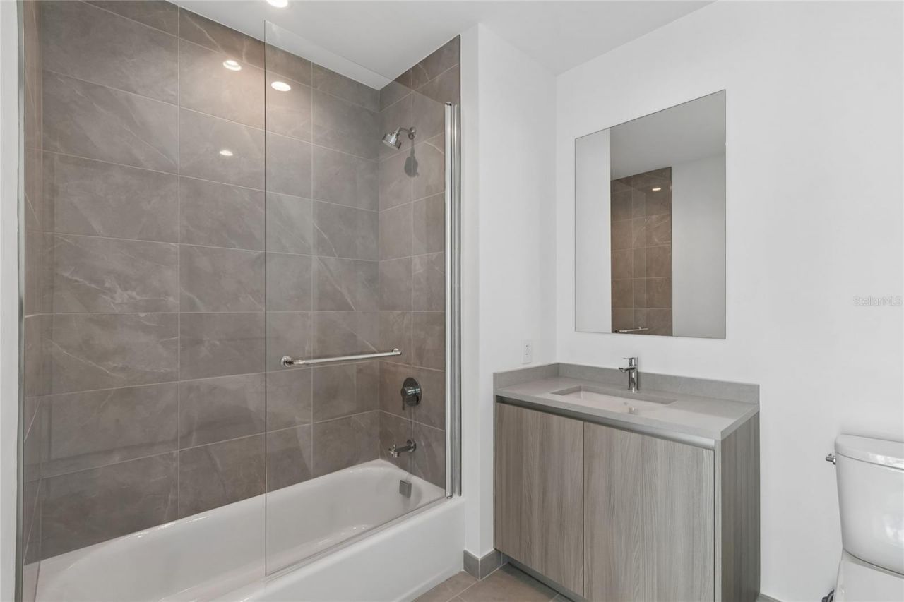 400 Central Avenue, Unit 2505, Saint Petersburg, FL 33701 Photo