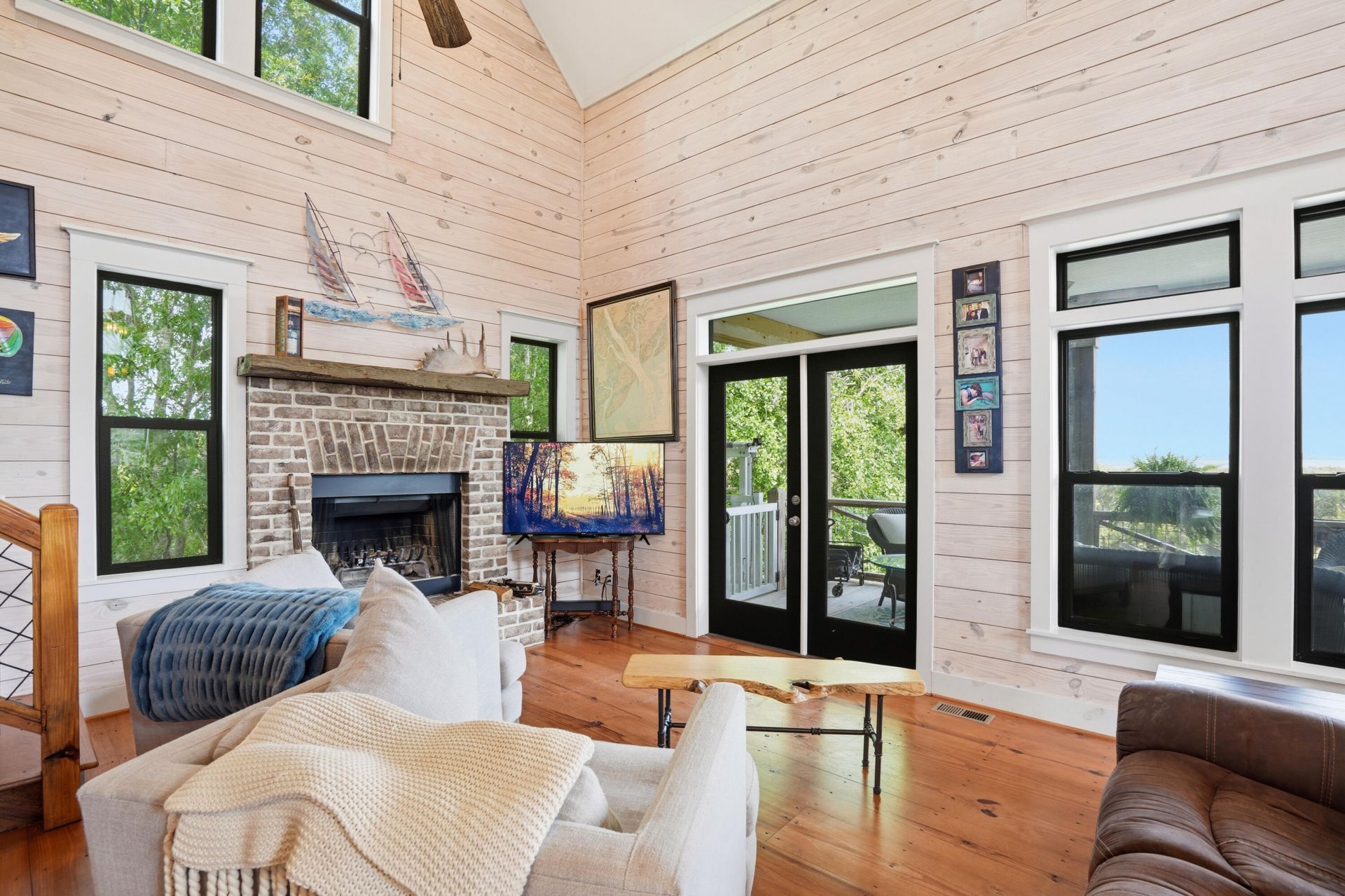 1692 Wharf Ferry Road Photo 21