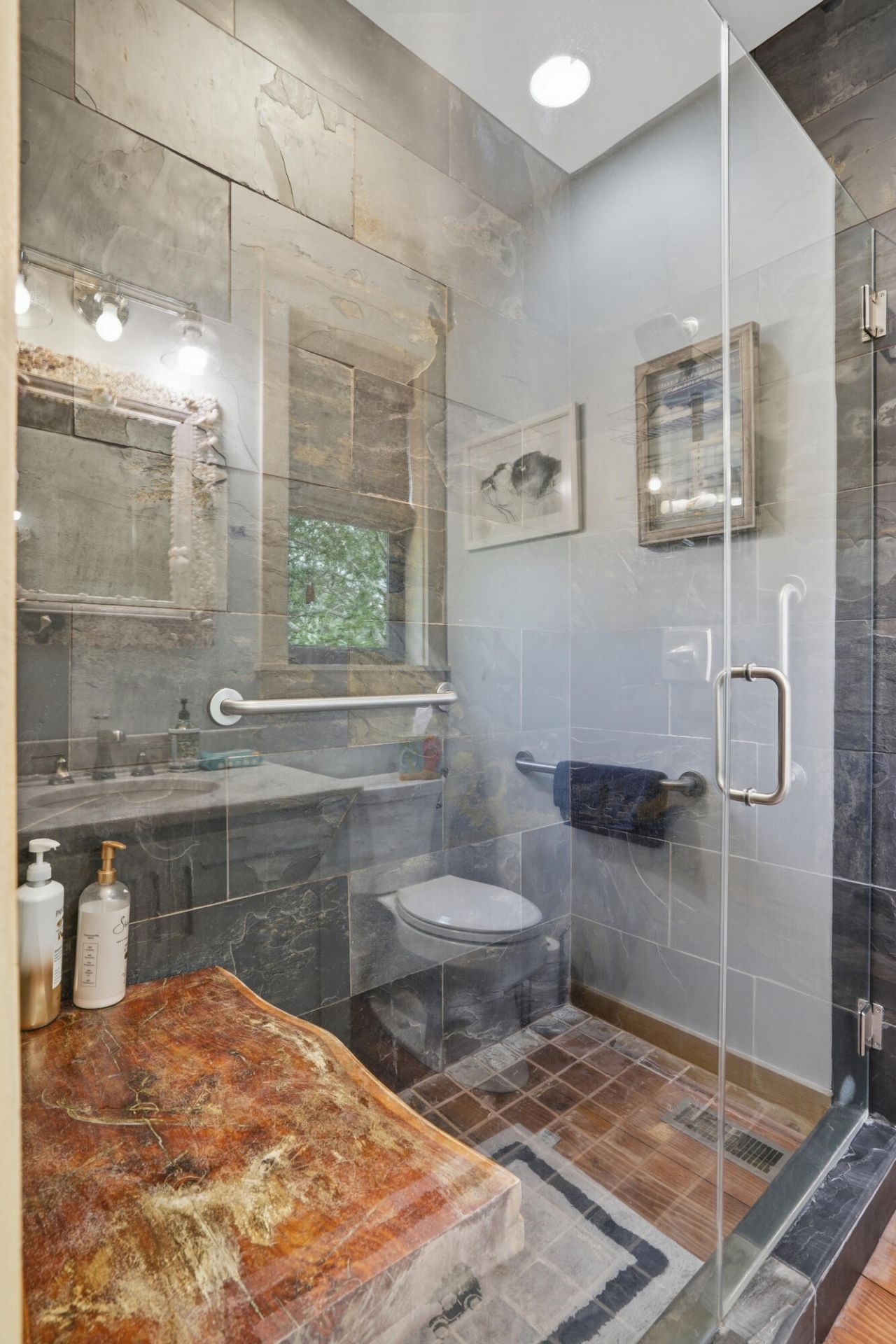 1692 Wharf Ferry Road Photo 35