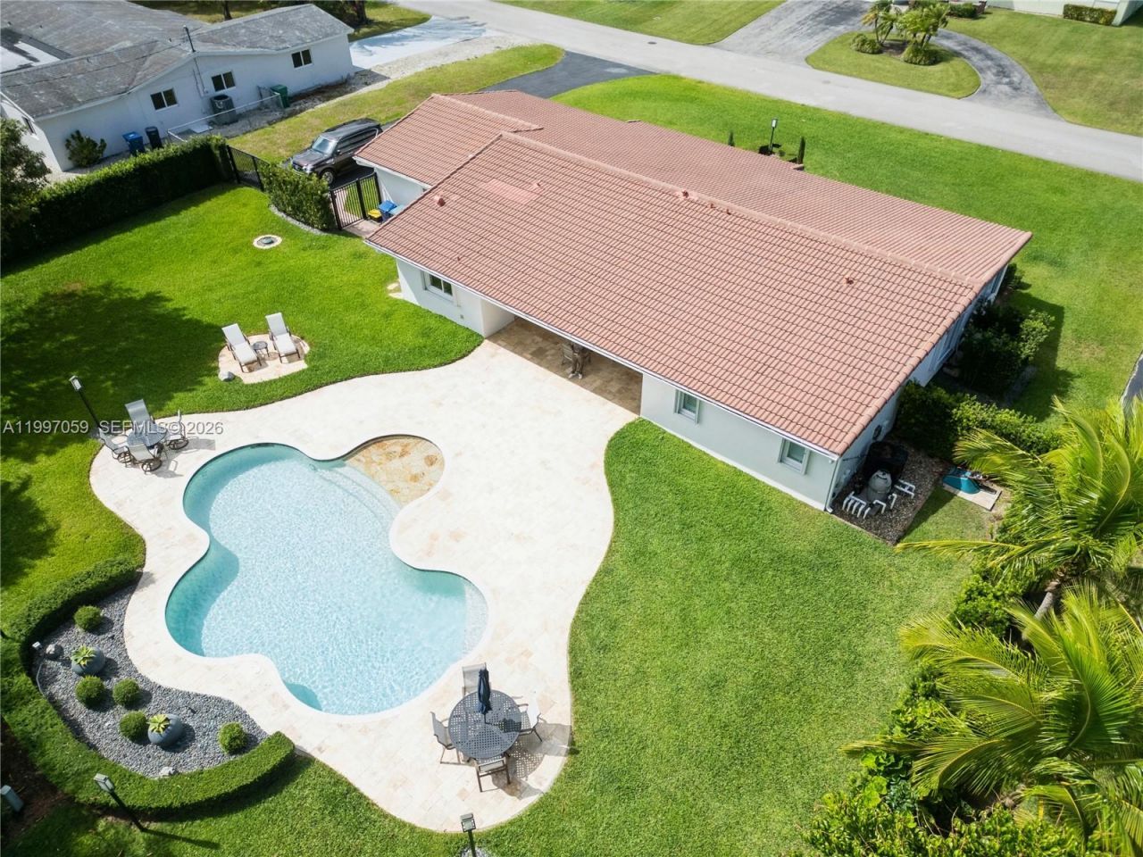 8860 SW 155th Ter , Palmetto Bay, FL 33157 Photo