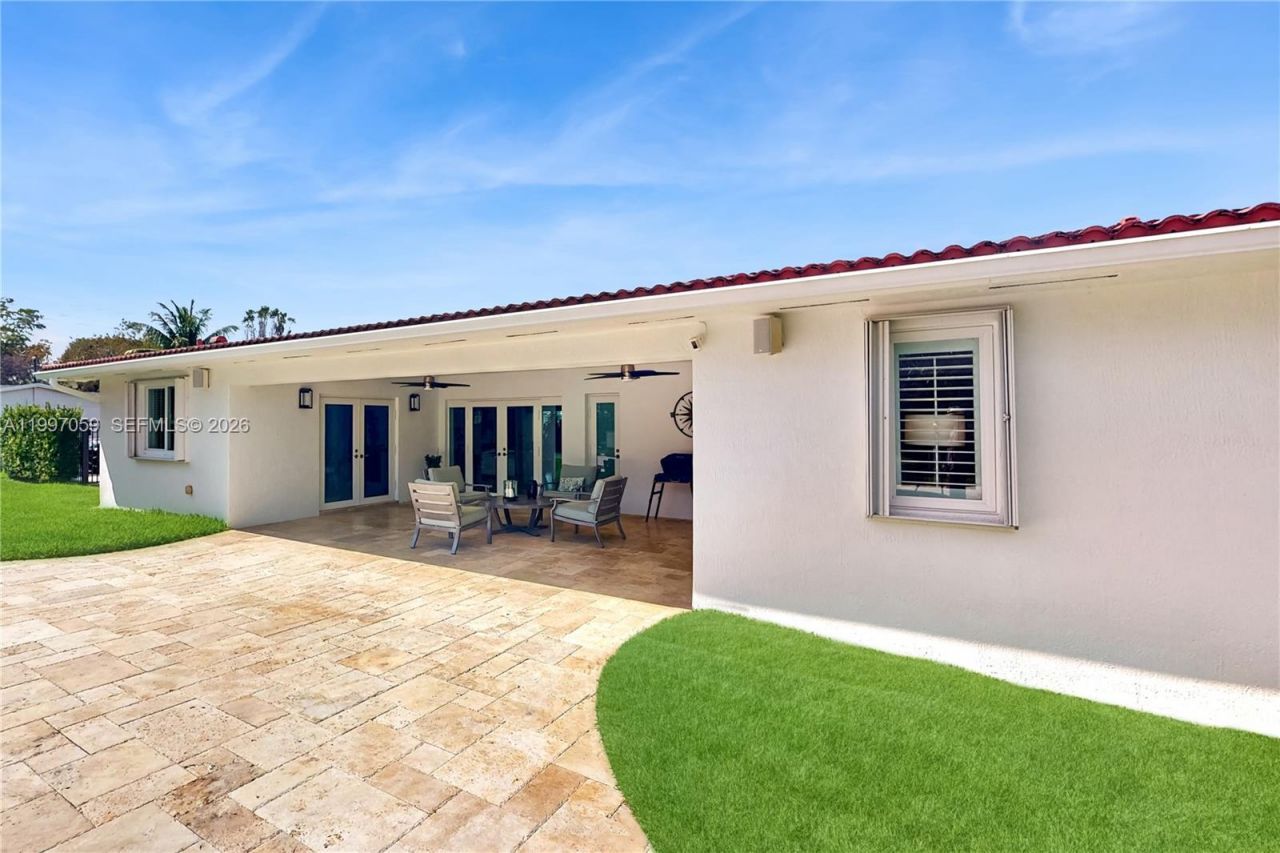 8860 SW 155th Ter , Palmetto Bay, FL 33157 Photo