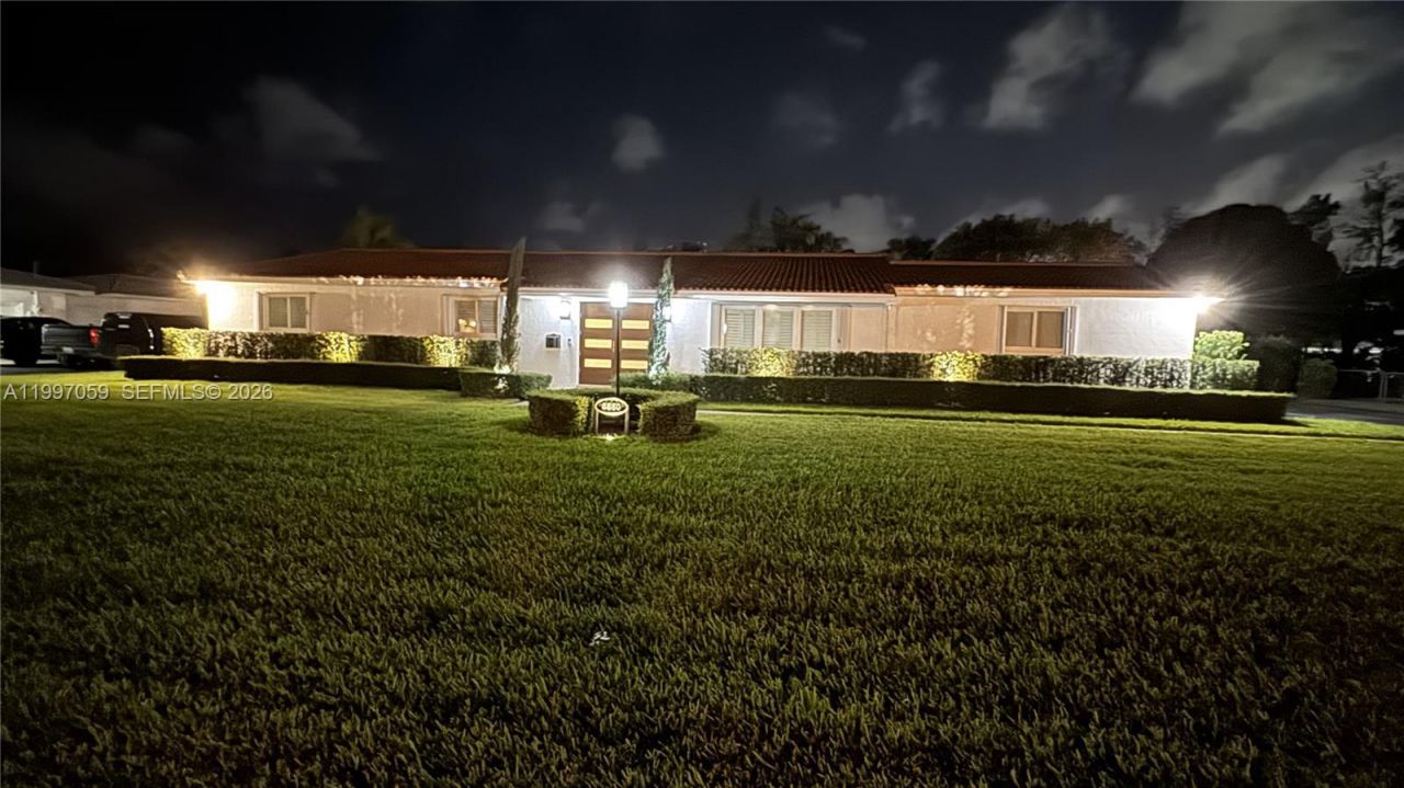 8860 SW 155th Ter , Palmetto Bay, FL 33157 Photo