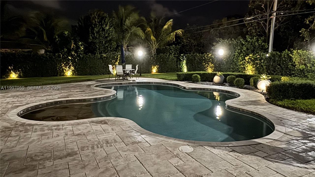 8860 SW 155th Ter , Palmetto Bay, FL 33157 Photo