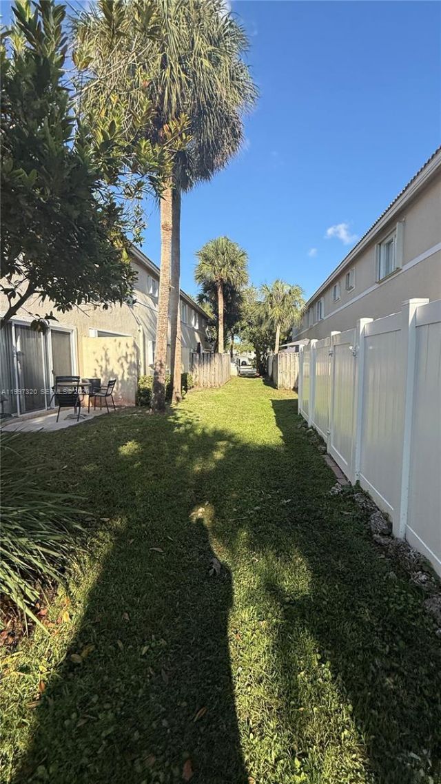 2262 NW 171st Ter, Pembroke Pines, FL 33028 Photo