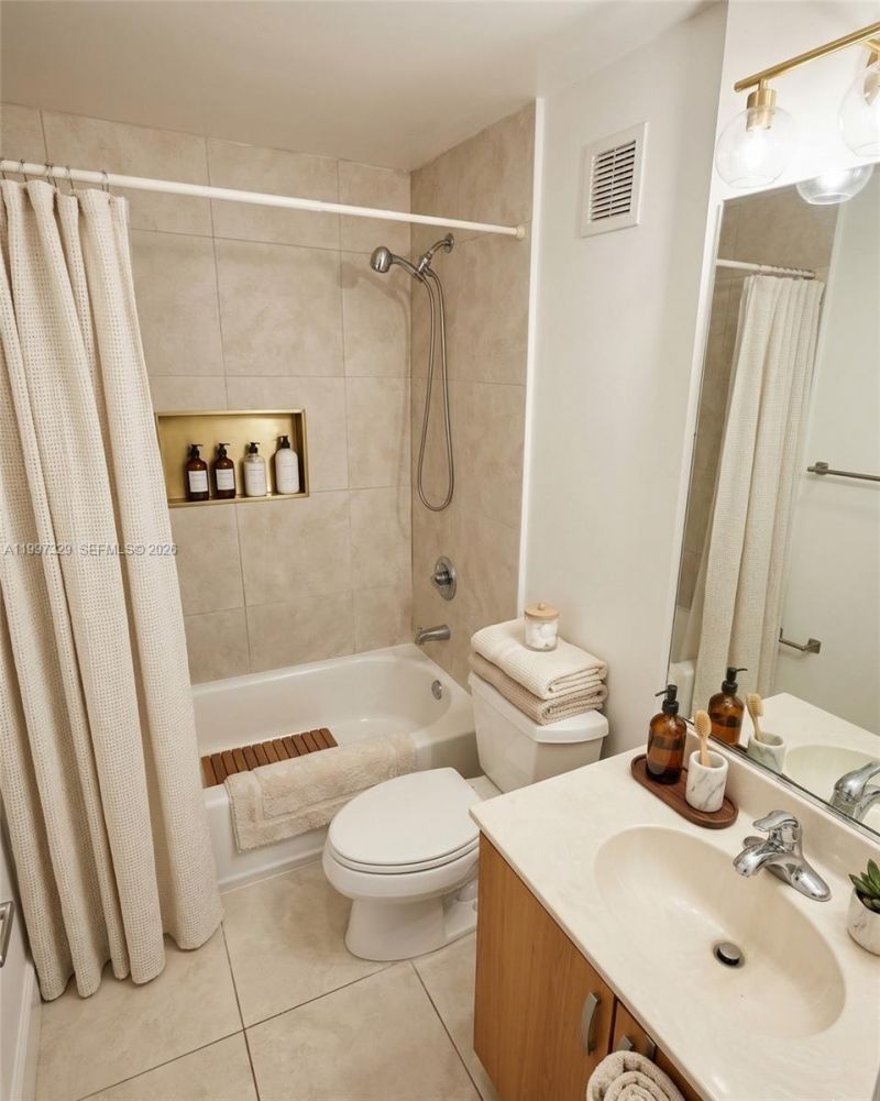 7501 E Treasure Dr , Unit 3D, North Bay Village, FL 33141 Photo