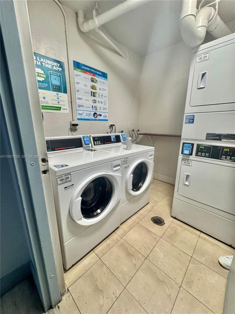 7501 E Treasure Dr, Unit 3D, North Bay Village, FL 33141 Photo