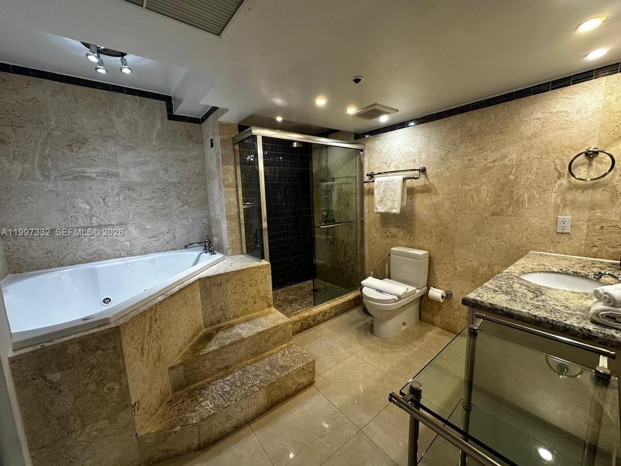 5225 Collins Ave, Unit 614, Miami Beach, FL 33140 Photo