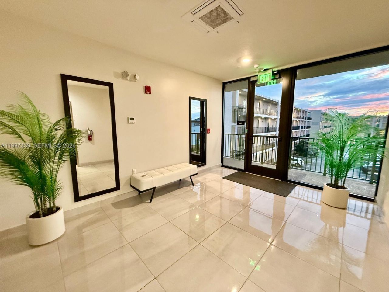 8001 NW 41st St, Unit F-305, Doral, FL 33166 Photo