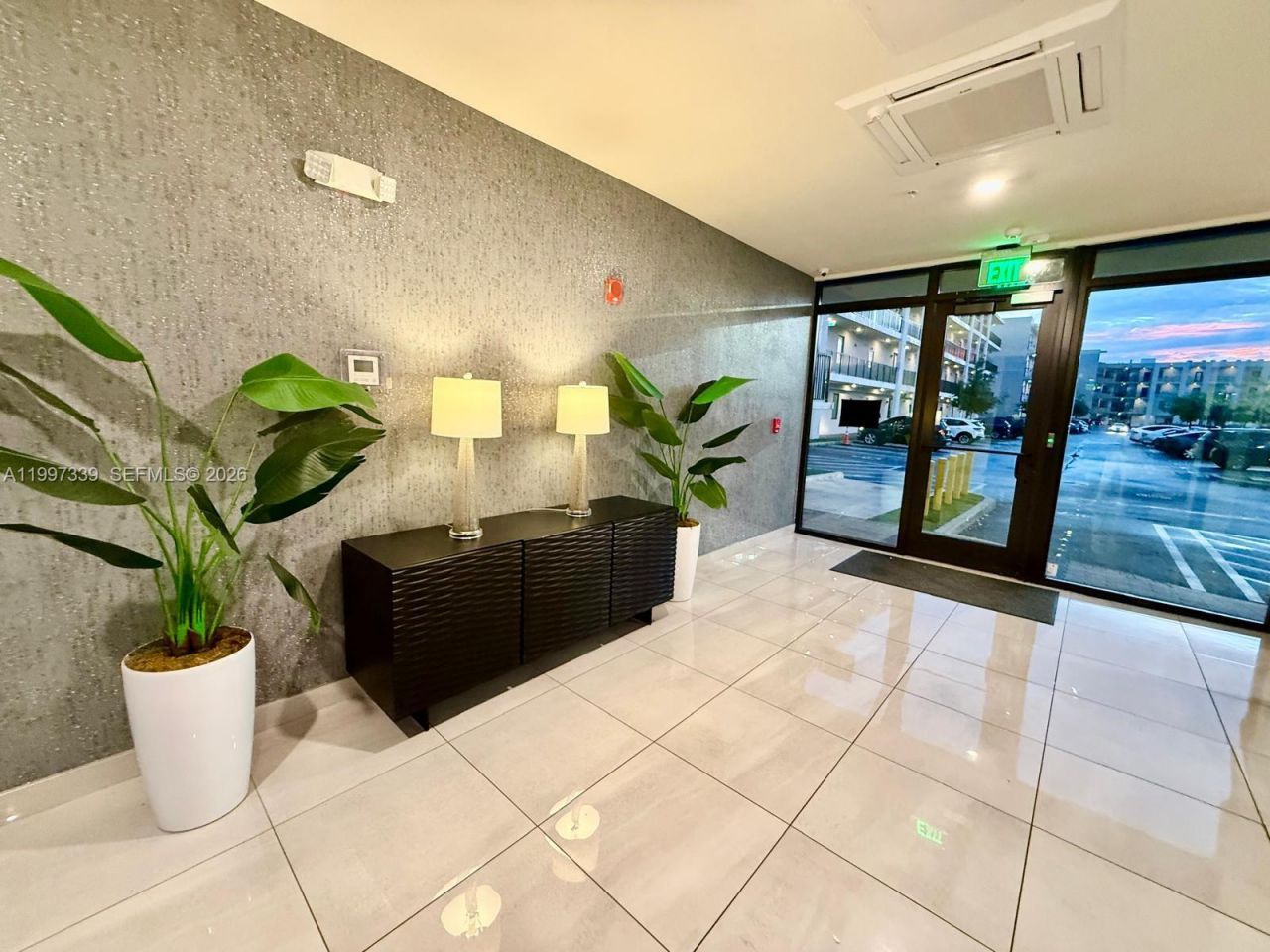 8001 NW 41st St, Unit F-305, Doral, FL 33166 Photo