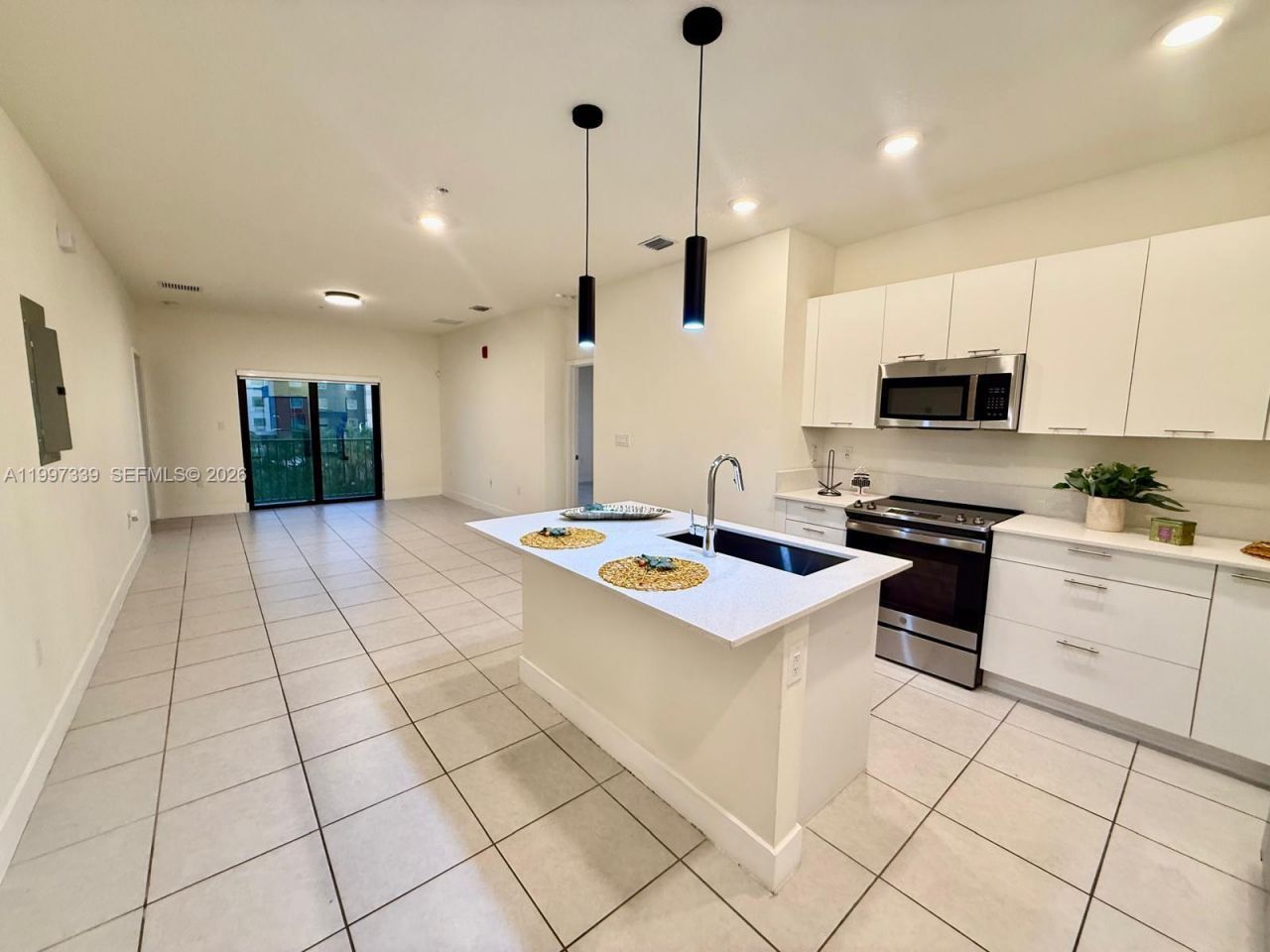8001 NW 41st St, Unit F-305, Doral, FL 33166 Photo