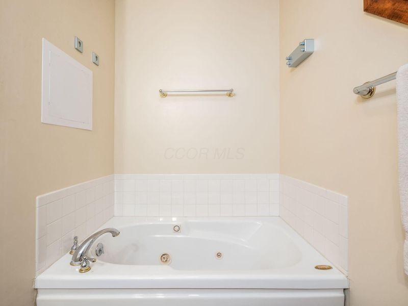 721 Natchez Lane, Hideaway Hills, OH 43107 Photo 23