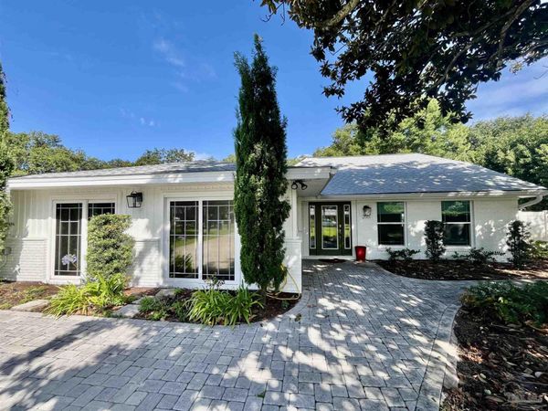 205 Florida Ave, Gulf Breeze, FL 32561