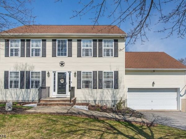 7 Stratford Dr, Newton, NJ 07860