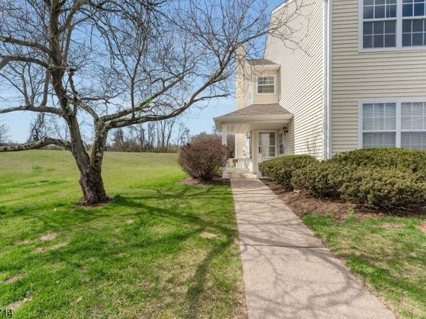 409 Hunt Dr, Holland, NJ 08848