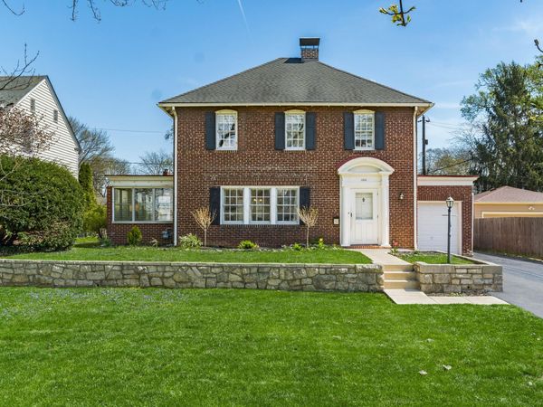 1942 Bedford Road, Upper Arlington, OH 43212