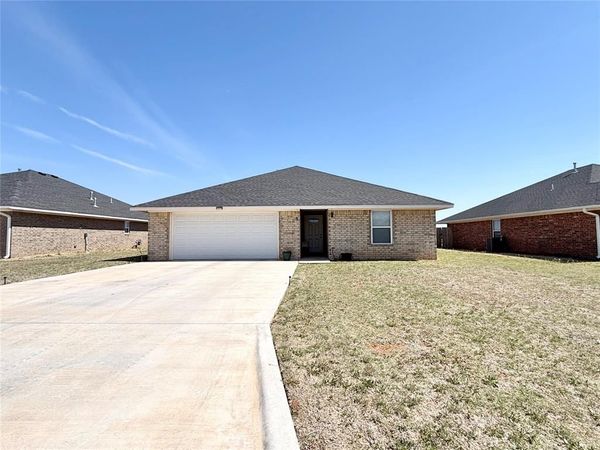 1712 Sommerset Place, Altus, OK 73521