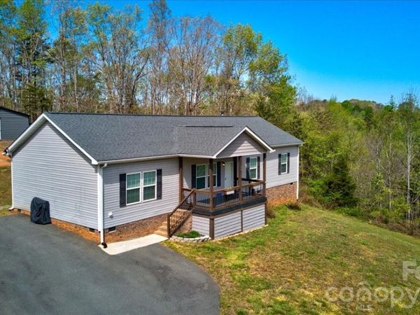 192 Apple Valley Lane , Statesville, NC 28677