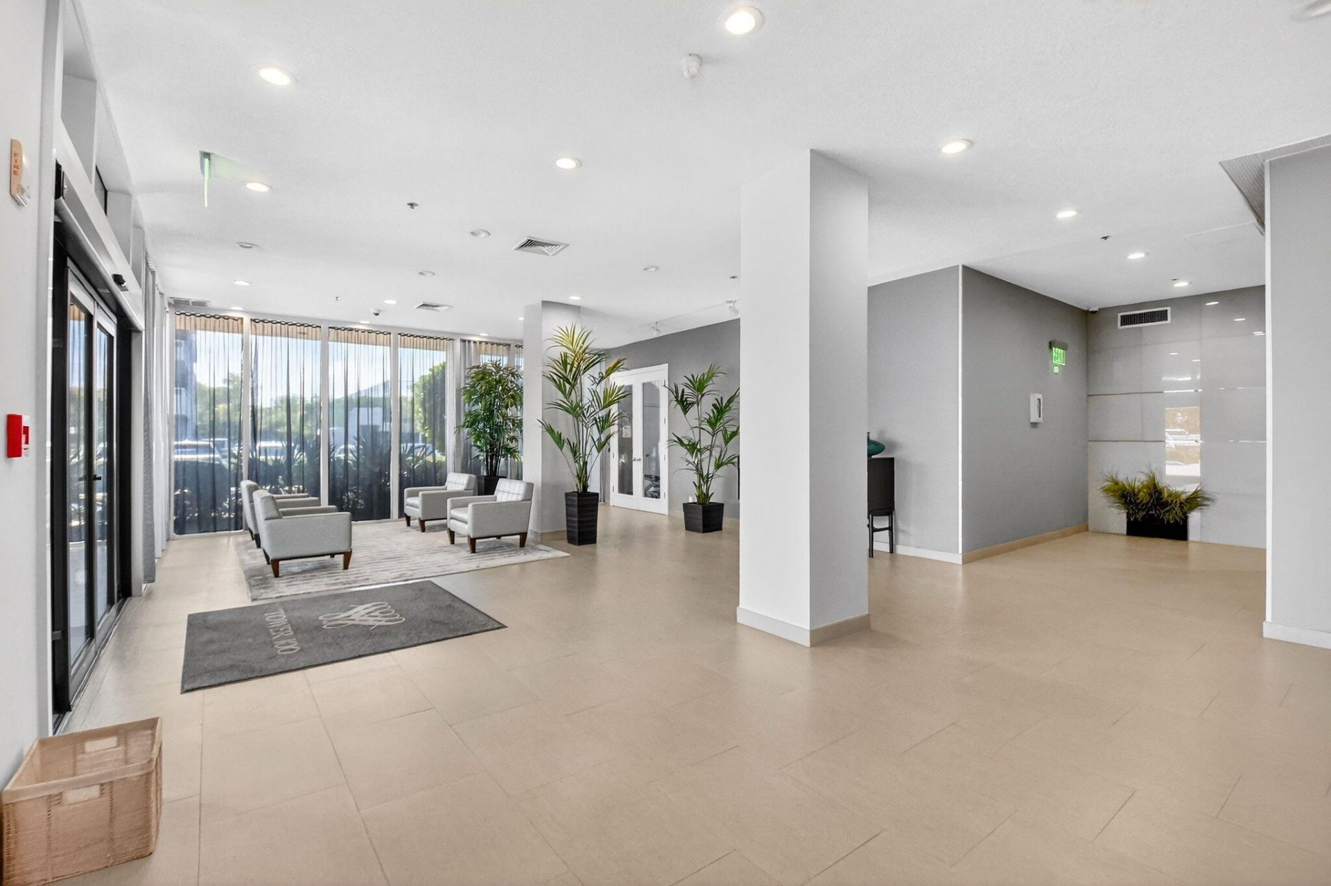 5540 N Ocean Drive, Unit 9b, Singer Island, FL 33404 Photo