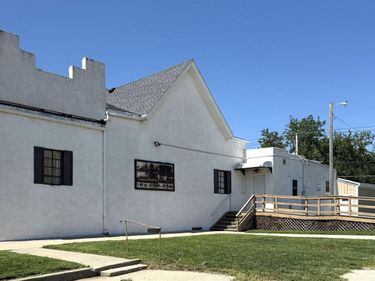 604 W Court Street , Beatrice, NE 68310