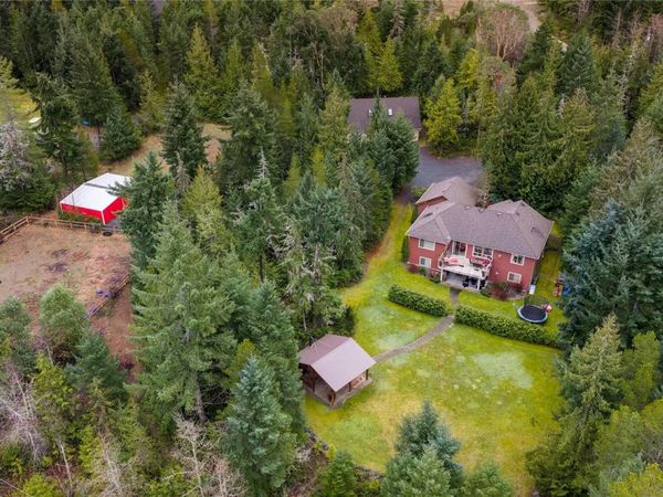 1755 Galvin Pl, Qualicum Beach, BC V9K 2V3