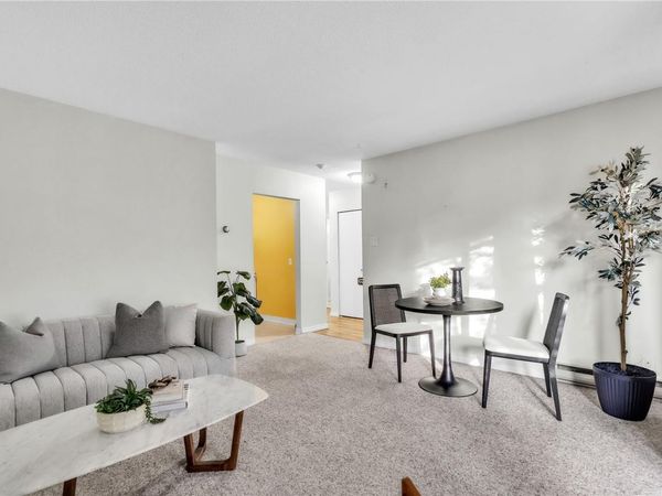 1597 Midgard Ave, Unit 204, Saanich, BC V8P 2Y2