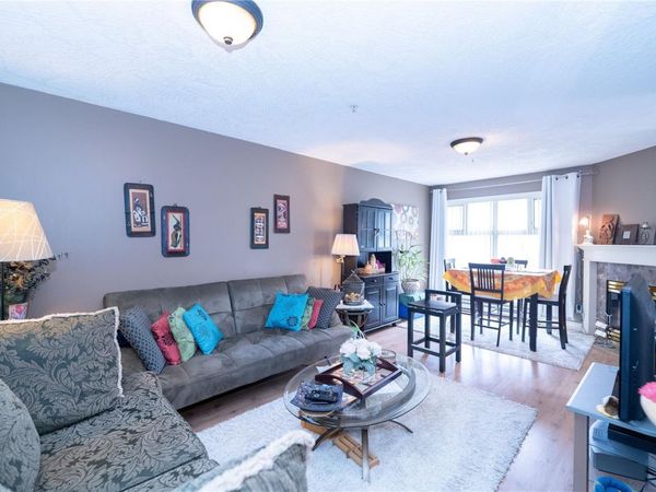 2527 Quadra St, Unit 307, Victoria, BC V8T 4E1