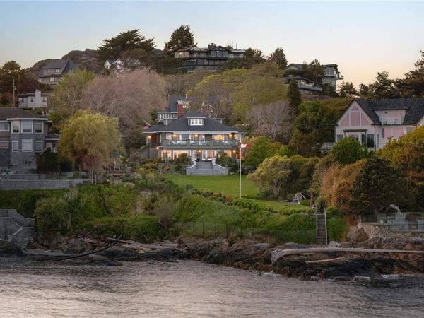 261 King George Terr, Oak Bay, BC V8S 2J8