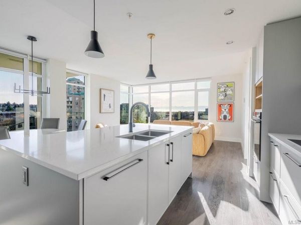 960 Yates St, Unit 702, Victoria, BC V8V 3M3