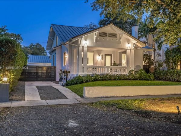 320 NE 88th St , El Portal, FL 33138