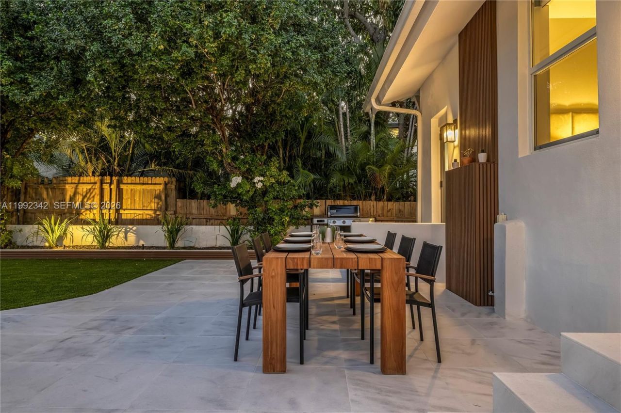 320 NE 88th St , El Portal, FL 33138 Photo