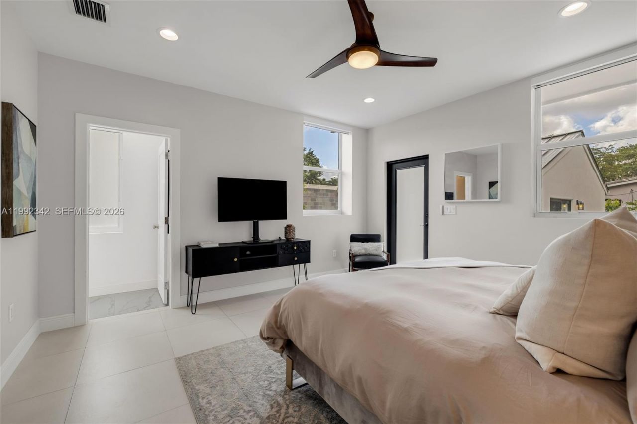 320 NE 88th St , El Portal, FL 33138 Photo