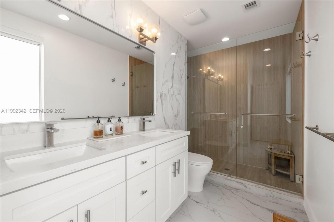 320 NE 88th St , El Portal, FL 33138 Photo