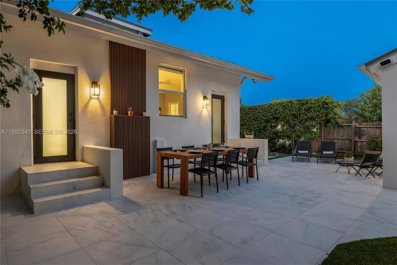 320 NE 88th St , El Portal, FL 33138 Photo