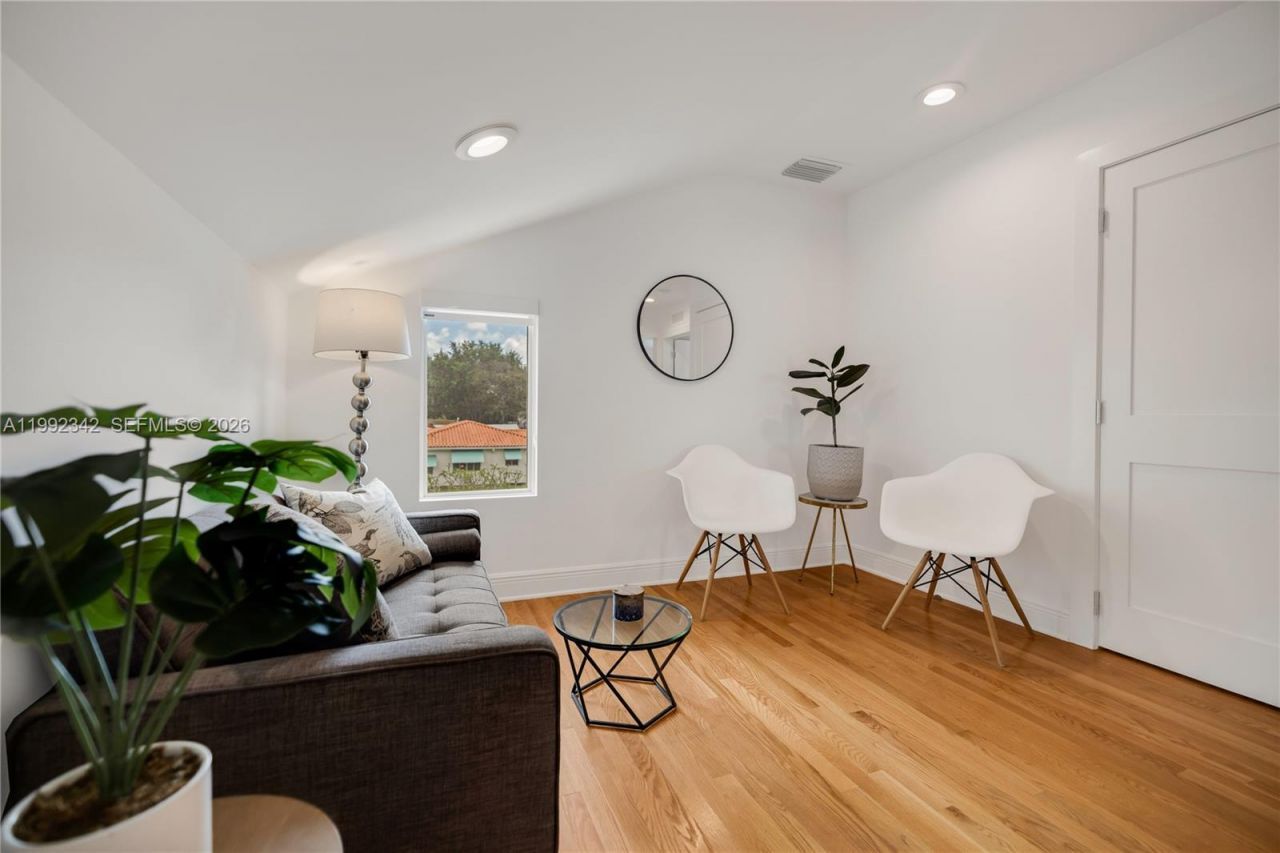 320 NE 88th St , El Portal, FL 33138 Photo