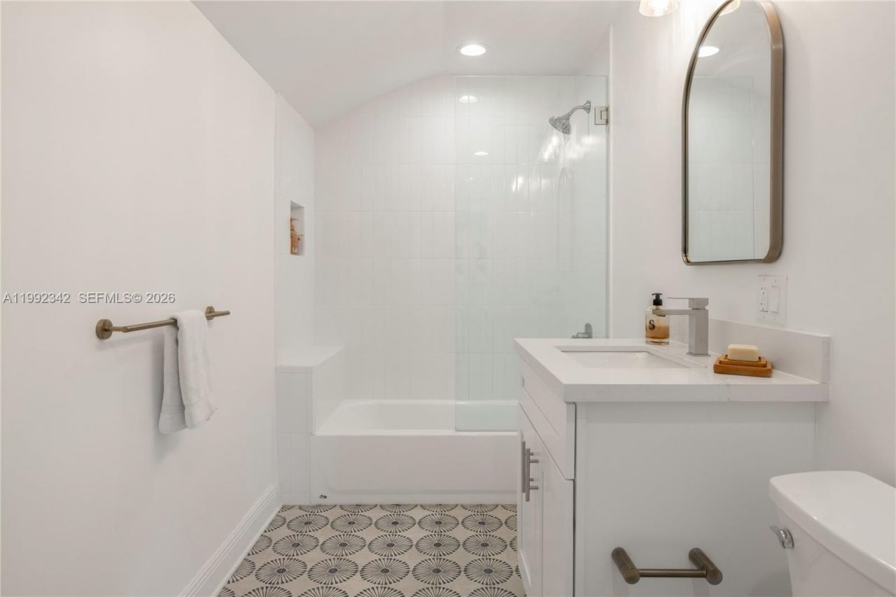 320 NE 88th St , El Portal, FL 33138 Photo