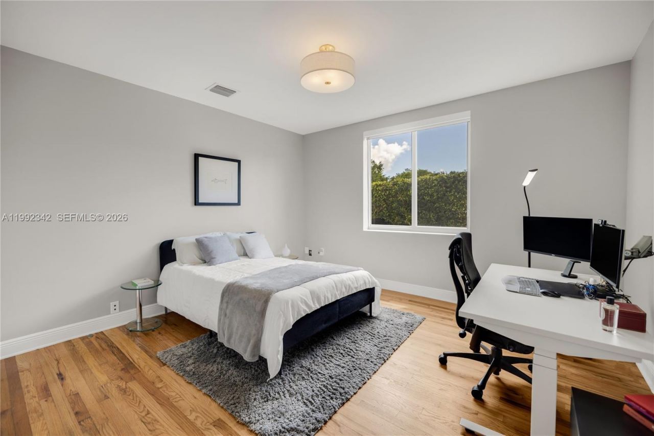 320 NE 88th St , El Portal, FL 33138 Photo