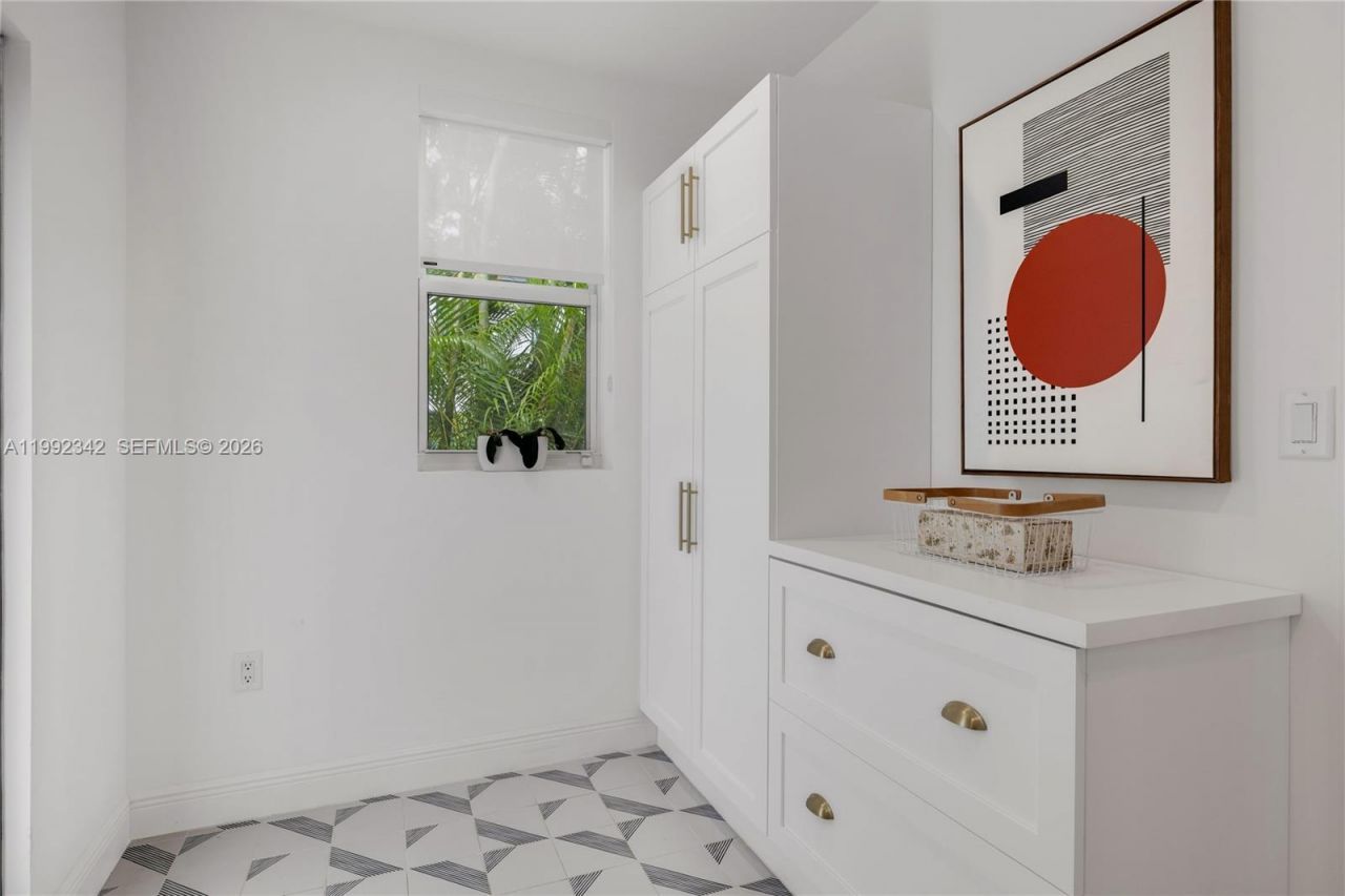 320 NE 88th St , El Portal, FL 33138 Photo